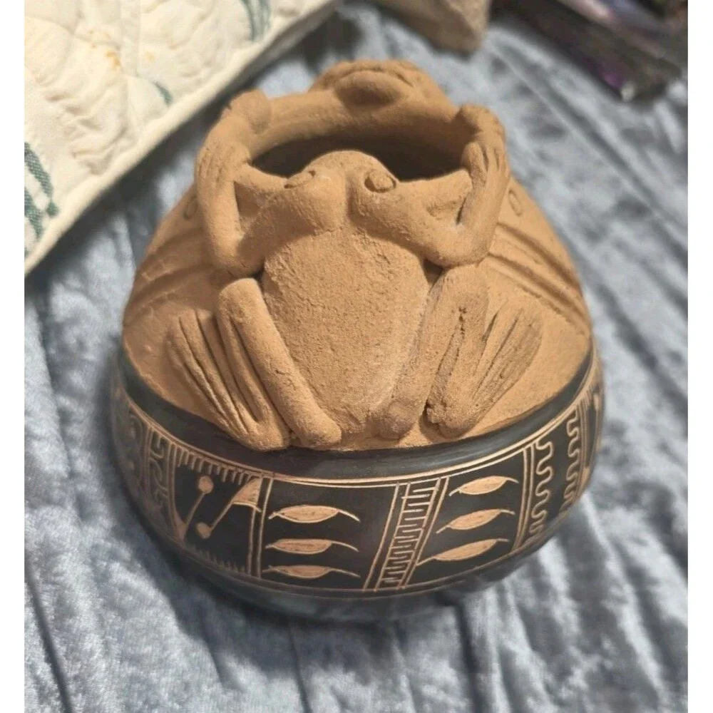 FROGS MOTIF MESOAMERICA VESSEL GAITIL GUANACASTE COSTA RICA POTTERY A/S BRICENO